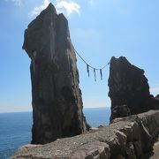 浸食されたゴツゴツの巨岩が、迫力あります♪