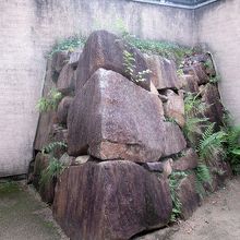 築城当時の石垣が保存されていました