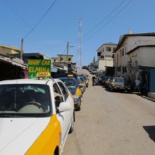 エルミナ行き乗合タクシー乗り場