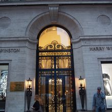 ハリーウィンストンの本店です