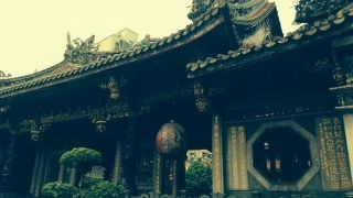 日本人に親切な人が参拝の仕方を教えてくれました。