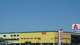 大きなヤマダ電機の店舗があります