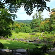 琵琶湖疏水の水を引いた静かなお庭と洋館が興味深い♪