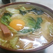味噌汁…卵   ポーク  野菜  具だくさんです
