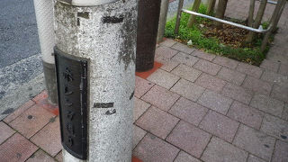 レンガ造りの建物を期待してはいけない