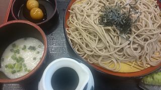 飛行機を見ながらそばを食べられます