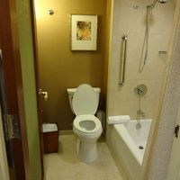 トイレとバスタブ