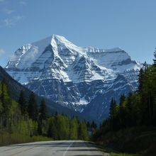道路が山に吸い込まれるようです