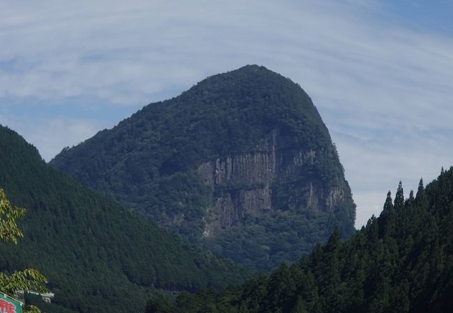 天然記念物の鎧岳　雄大な自然美と懐かしさ