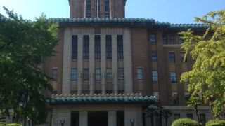 キングの塔として親しまれている威風堂々とした歴史的建築物です。