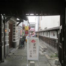 さて奥へ進みます