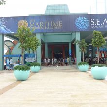 正面入り口です