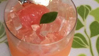 ケーキがおいしかったです。ホールケーキに力を入れているようでした。