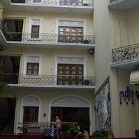 部屋からプールサイドに出てみた