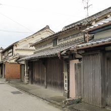 虫籠窓のある町屋の風景