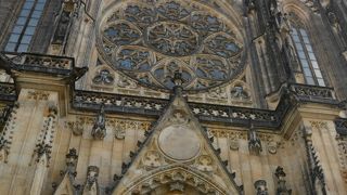 朝早くに訪れて