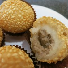 ゴマ団子（本当はカスタード団子をトライしたかったのだけど）