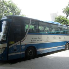 バスも１番乗り場に到着します