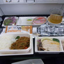 機内食。今回は低塩ミールを事前リクエストしました