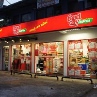 近所のスーパー。クレジットカード使えます！