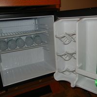 冷蔵庫。中身は持参したお水です。