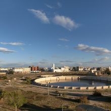 大きな貯水池です