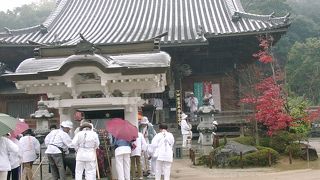 真実はともかく、伝説的な見所が何カ所あります