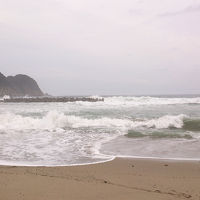 目の前は白浜海岸