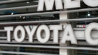 広いスペースに車がたくさん