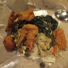 「ブンクス（持ち帰り）」と言うと包んでくれます。