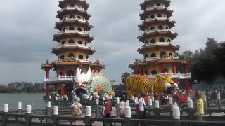 龍の塔と虎の塔は台湾らしくて素晴らしい