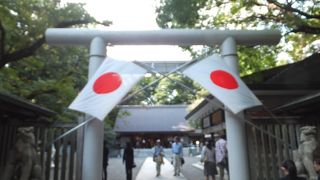 神社には、乃木大将夫妻が祀られています