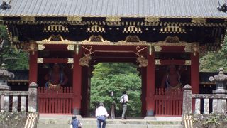 左右の門に身の丈３．２メートルある仁王像が睨みをきかせてま～す。