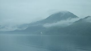 雨の田沢湖