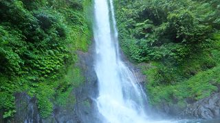 滝つぼ近くまで行けます（ただし自己責任）