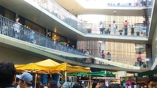 インサドンの近代的な建物