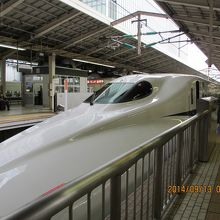 格好良いー。７００系？