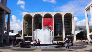 美景、噴水と青空とリンカーンセンター