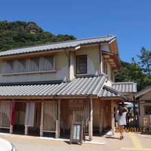 こちらの建物がトイレ