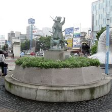 「岡山」駅東口を出ると、こんな風景が…