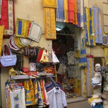 円形闘技場付近の土産物屋