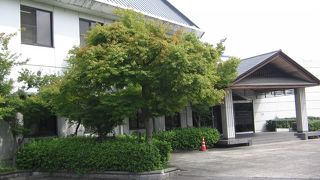 静かな山ふところに施設はあります