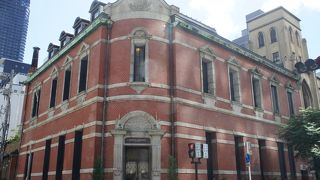 赤い煉瓦造建築