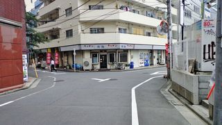 サラダ付きロースカツカレーが580円で食べられるお店