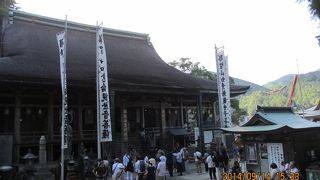 境内横からの滝の景色が最高