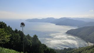 琵琶湖と余呉湖、両方見えます