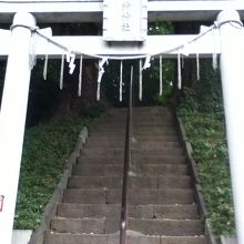 再建された鳥居