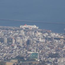 眼下には別府の市街地が見えます