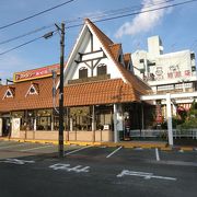 チキン南蛮の一番の有名店。宮崎中心部には２店。車の方はこちらへ。
