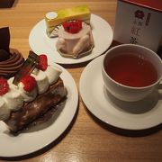 芸術的なケーキの並ぶお店グランヴァニーユ